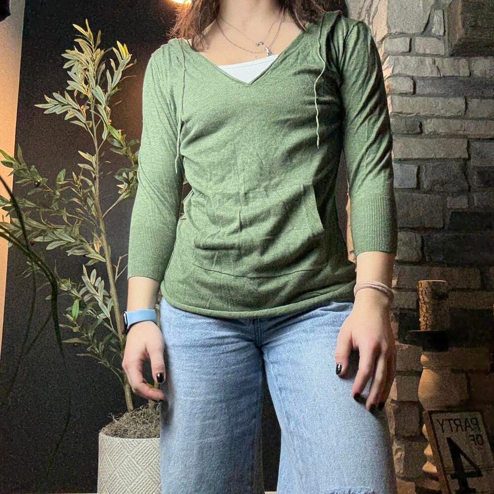 Green Y2K style 3/4 sleeve fitted top with hood
